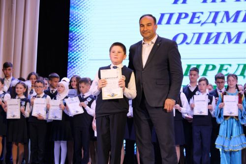 Балтач гимназиясенең хисап кичәсеннән фоторепортаж