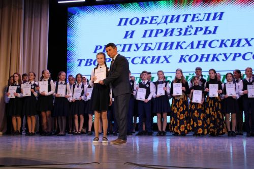 Балтач гимназиясенең хисап кичәсеннән фоторепортаж