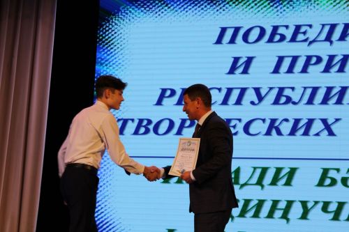 Балтач гимназиясенең хисап кичәсеннән фоторепортаж