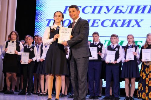 Балтач гимназиясенең хисап кичәсеннән фоторепортаж