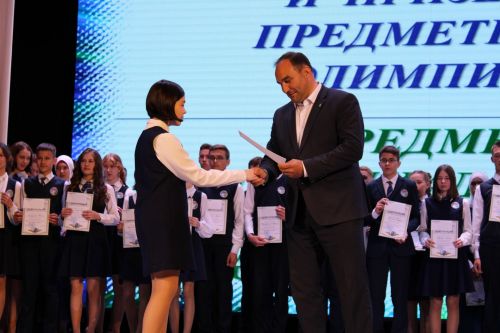 Балтач гимназиясенең хисап кичәсеннән фоторепортаж