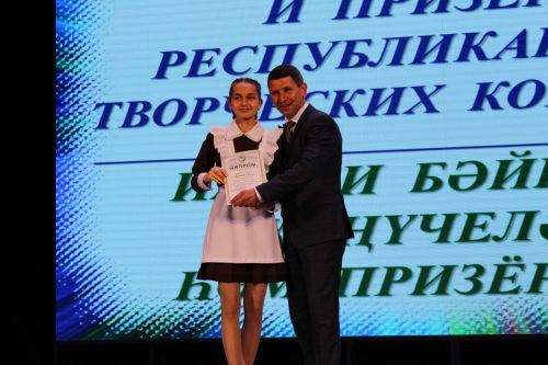 Балтач гимназиясенең хисап кичәсеннән фоторепортаж