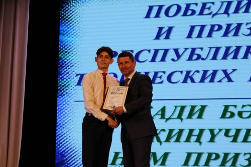 Балтач гимназиясенең хисап кичәсеннән фоторепортаж