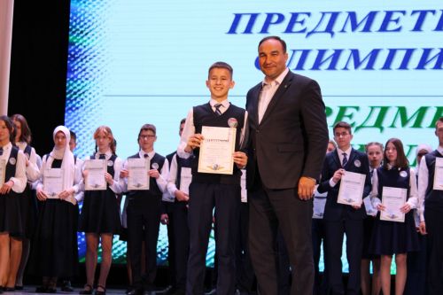 Балтач гимназиясенең хисап кичәсеннән фоторепортаж