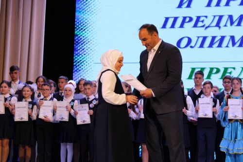Балтач гимназиясенең хисап кичәсеннән фоторепортаж