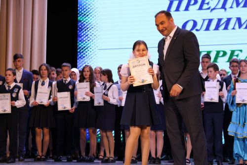 Балтач гимназиясенең хисап кичәсеннән фоторепортаж
