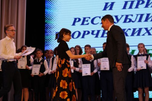 Балтач гимназиясенең хисап кичәсеннән фоторепортаж