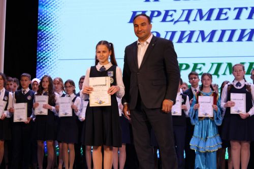 Балтач гимназиясенең хисап кичәсеннән фоторепортаж