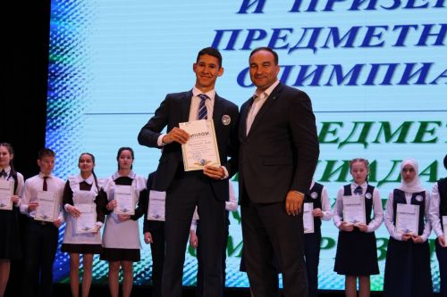 Балтач гимназиясенең хисап кичәсеннән фоторепортаж