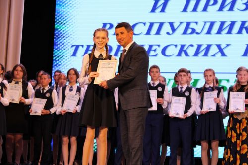 Балтач гимназиясенең хисап кичәсеннән фоторепортаж