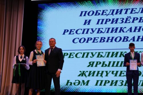 Балтач гимназиясенең хисап кичәсеннән фоторепортаж