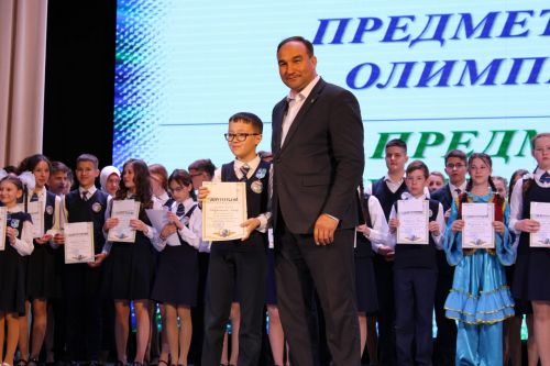 Балтач гимназиясенең хисап кичәсеннән фоторепортаж
