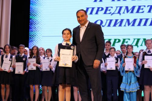 Балтач гимназиясенең хисап кичәсеннән фоторепортаж