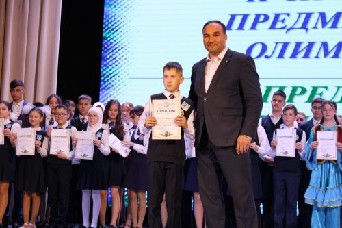 Балтач гимназиясенең хисап кичәсеннән фоторепортаж