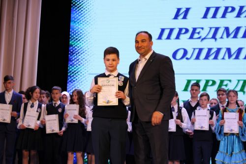 Балтач гимназиясенең хисап кичәсеннән фоторепортаж