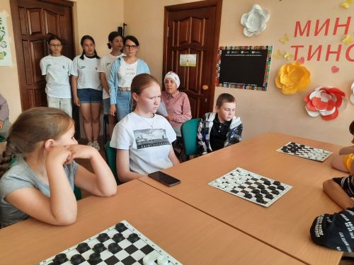 «Факел»  клубында кемнәр өчен шашка буенча турнир узган? (фото)