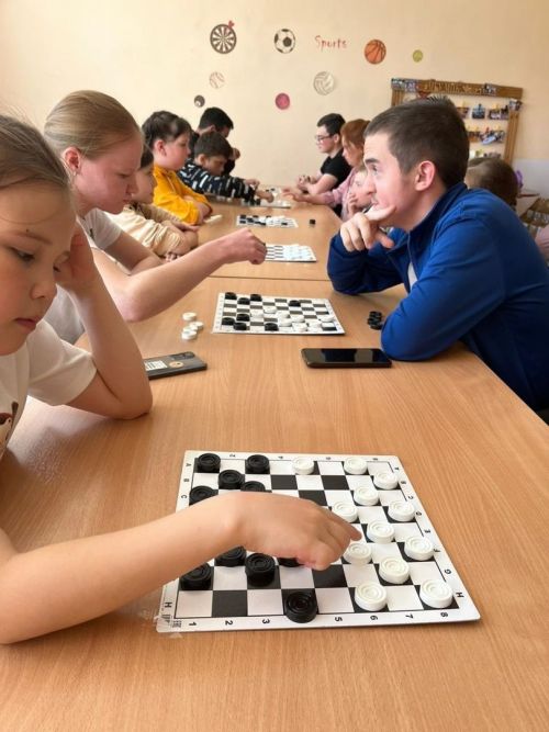 «Факел»  клубында кемнәр өчен шашка буенча турнир узган? (фото)