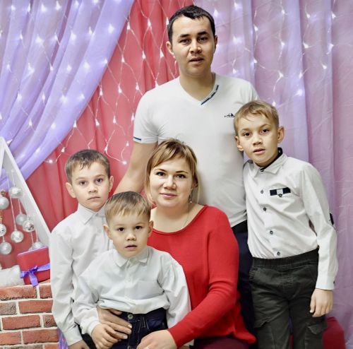 «Котькуд вурем дӥськутэ кузёезлы мед кельшоз шуыса тыршисько»