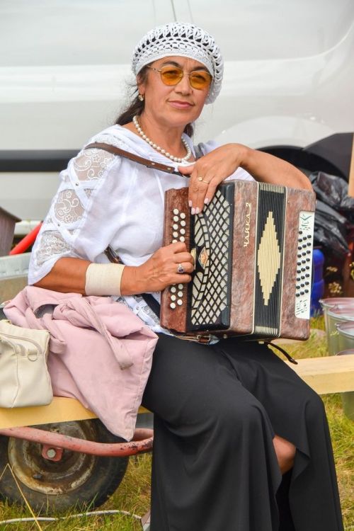 Урамнарга моңнар бирә  Ямьле авыл кичләре
