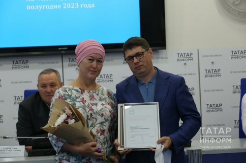 «Татмедиа»да язылу кампаниясендә катнашкан почта хезмәткәрләрен бүләкләделәр (фото)