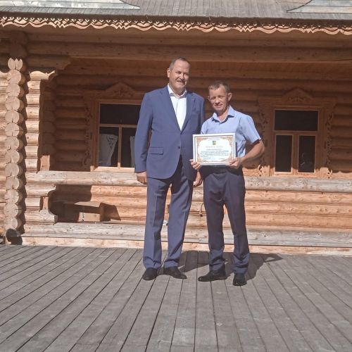Физ­куль­ту­ра­­чы­лар кө­не киң масштабта билгеләп үтелде (бик куп фото)