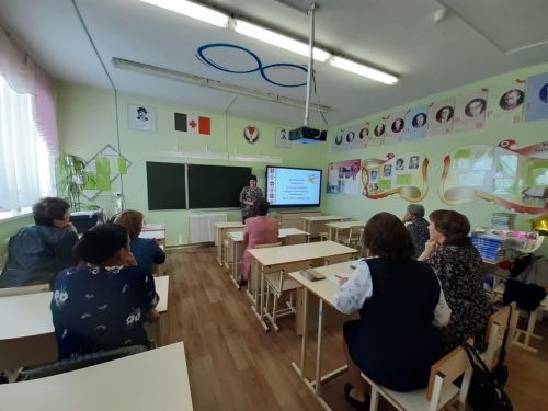 Удмурт теле һәм әдәбияты укытучыларының август конференциясенең секция утырышы булды (фото)