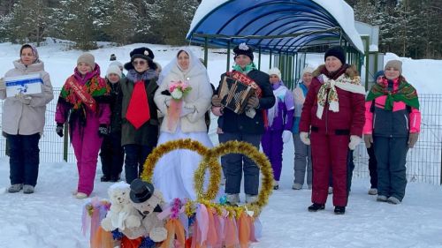 Балтачның «Сөенеч» балалар бакчасы коллективы бәйрәмдә һәркемгә яхшы кәеф бүләк итте видео)