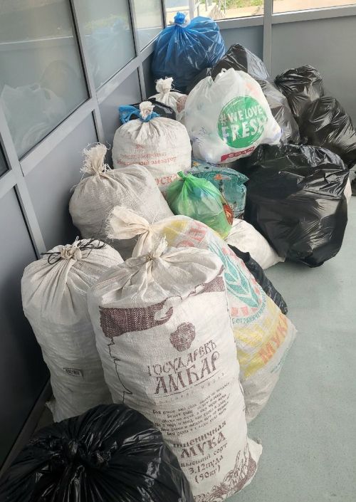 Нөнәгәр укучылары гуманитар ярдәм туплауда активлык күрсәтә (фото)