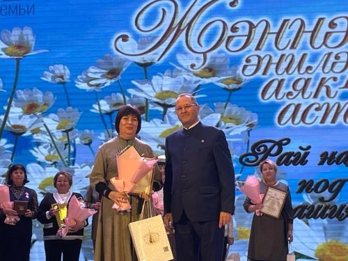 Әнкәйләргә безнең йолдызлардан, я кояштан һәйкәл салырлык...
