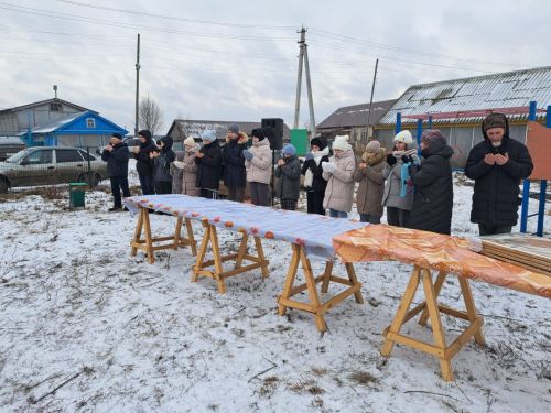 Пүскәндә чишмә суын авылга китергәннәр
