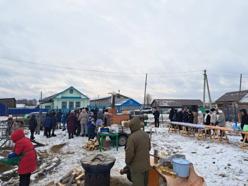 Пүскәндә чишмә суын авылга китергәннәр