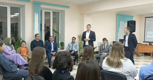 Бөрбаш авыл китапханәсендә районыбызның яшьләре белән җанлы очрашу уздырылды (фото)