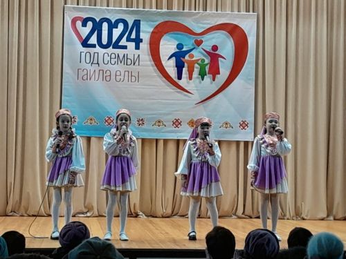 Чутай артистлары ике сәгать буе тамашачыны «кулда тоткан»  (фото)