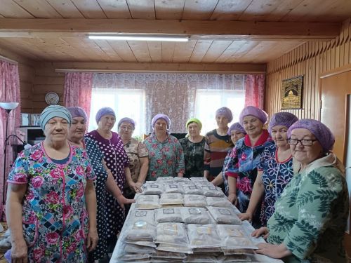 Чутай авылында СВОдагы ир-егетләргә аш җыелмалары әзерләгәннәр (фото)