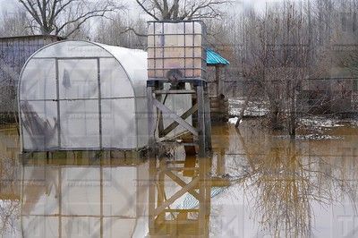 Теплицаның җирен бактерияләр, гөмбәчекләр, чирләр булмасын өчен ничек эшкәртергә?