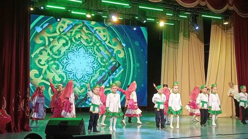 «Артистлар Казаннан килделәр, дип ялгыша күрмәгез... Үзебезнекеләр!» (фото)