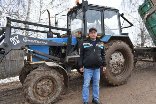 «Маяк»та үрнәк алырдай тәҗрибәле механизаторлар да, авылны сайлаган яшьләр дә бар