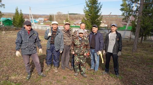 Яңгул авыл җирлеге башлыгы кемнәргә рәхмәт белдерә (фото)