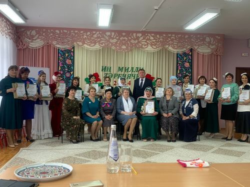 «Иң милли тәрбияче- 2024» бәйгесендә Гөлназыбыз Гран-при иясе булды (фото)