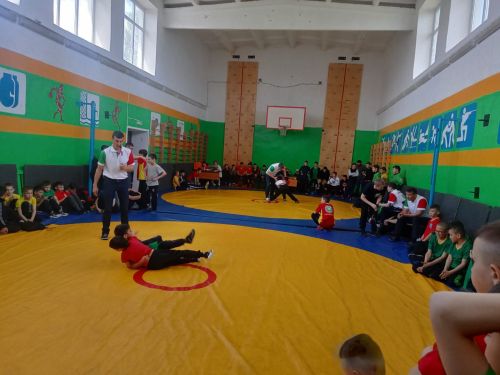Карадуганда тәүге тапкыр Азат Зиятдинов истәлегенә көрәш ярышлары узды (фото)