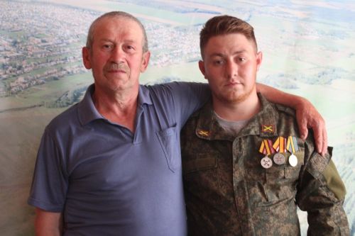 Салават тыныч шартларда контракт төзеп китә, әмма ...