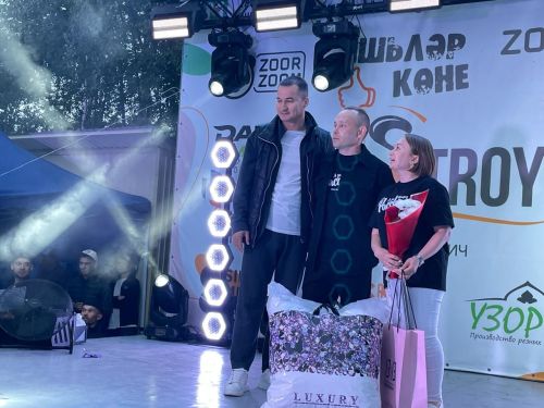 Балтачтан Нәҗиповлар министр кулыннан бүләк алды