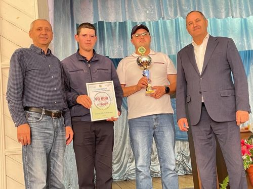 «Татарстан» хуҗалыгына кубок һәм сертификат тапшырылды. Ни өчен?