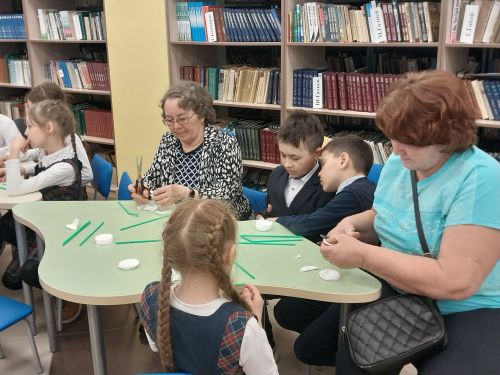 Балтач китапханәсе коллективы гаиләләр белән китап укуга өстенлек бирә (фото)