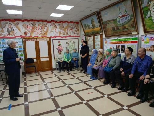 «Халыклар дуслыгы» музеенда кемнәр кунакта булган?