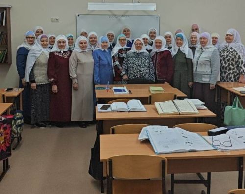 Балтачта мәдрәсә шәкертләре дүртпочмаклап яулык бәйләгән