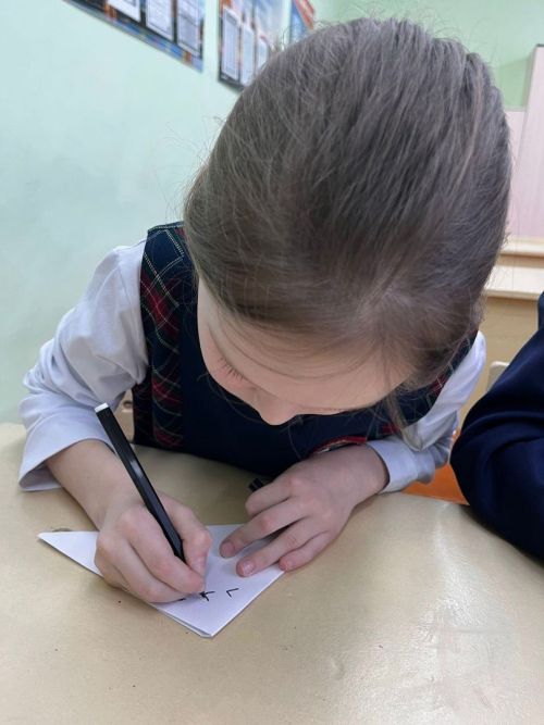 «Фронттагылар безнең хатларны бик көтәләр!»