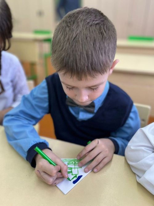 «Фронттагылар безнең хатларны бик көтәләр!»