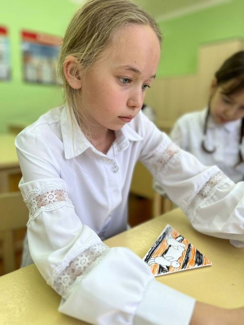 «Фронттагылар безнең хатларны бик көтәләр!»