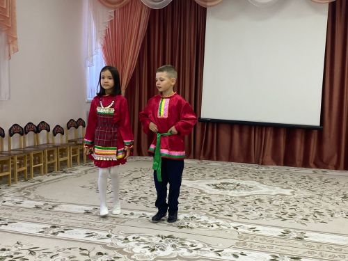«Каенкай» балалар бакчасы үз өлкәннәрен хөрмәтләде
